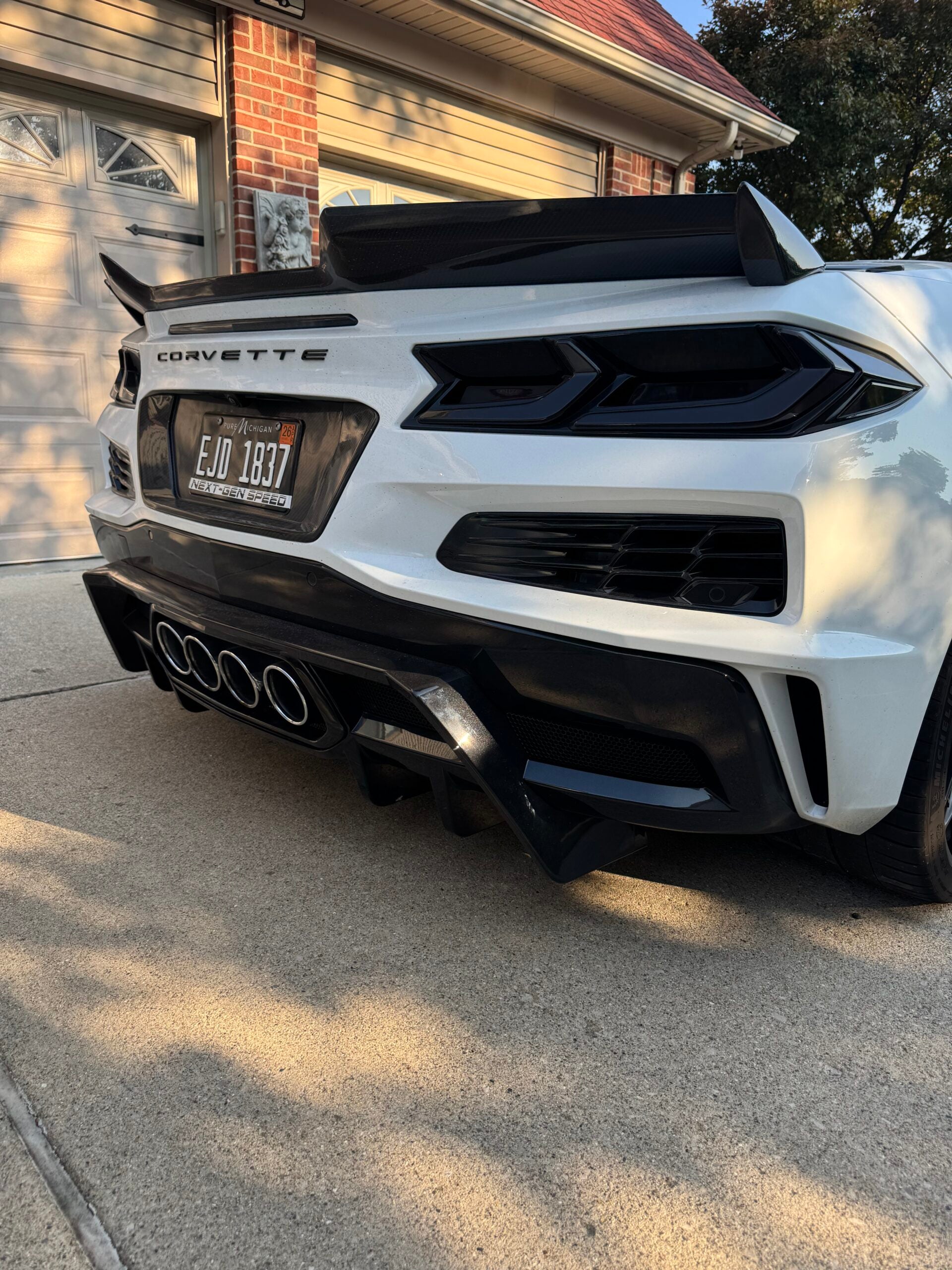 C8 Corvette Z06/ZR1 Carbon Flash Rear Bumper Fin Diffuser
