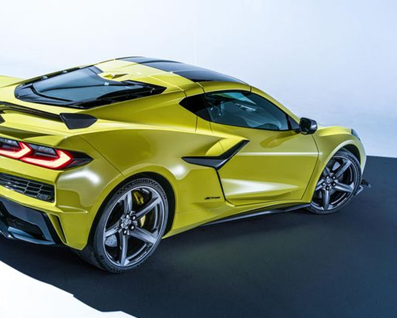 C8 Corvette Z07 Side Skirts for Z06 (Carbon Fiber / Carbon Flash) | C7Carbon